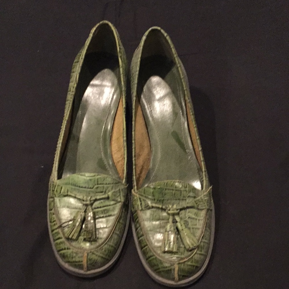 Nine & Co Green Croc Heels